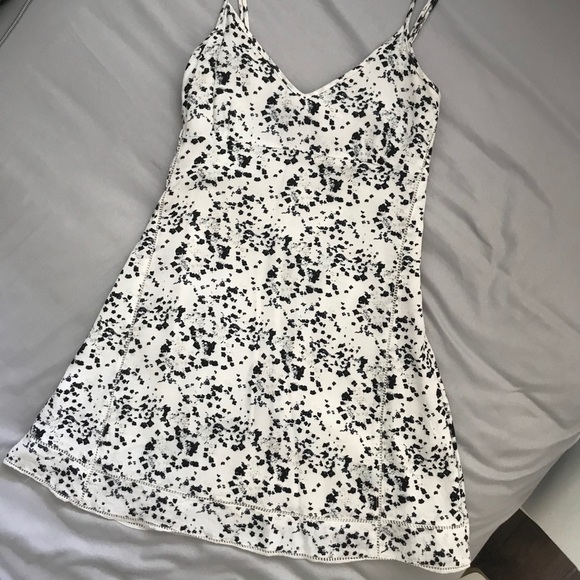Aritzia Sunday Best open-back sun dress - Picture 2 of 4